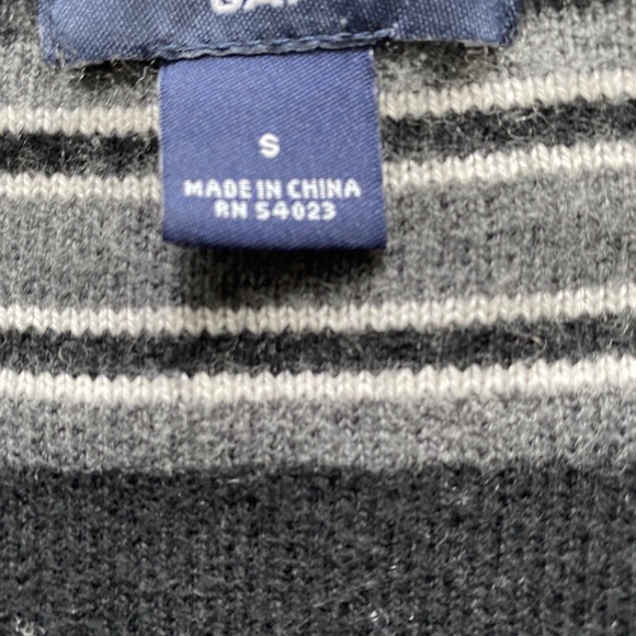 GAP Black Gray and White Stripes Deep V-neck Cashmere Blend Sweater Size S - Picture 5 of 6